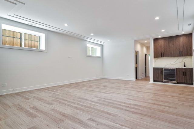 5355 N Melvina Avenue, Chicago, IL 60630