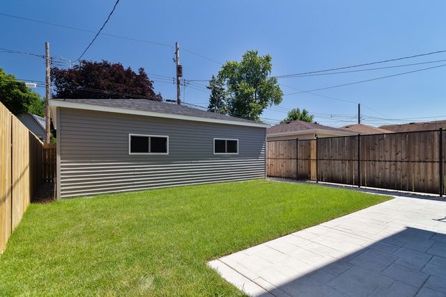 5355 N Melvina Avenue, Chicago, IL 60630
