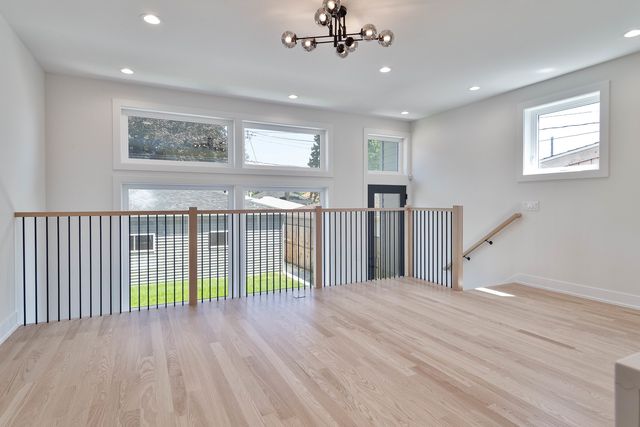 5355 N Melvina Avenue, Chicago, IL 60630