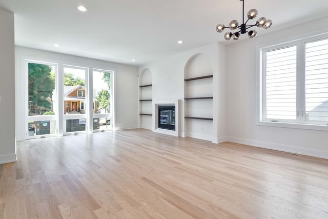 5355 N Melvina Avenue, Chicago, IL 60630