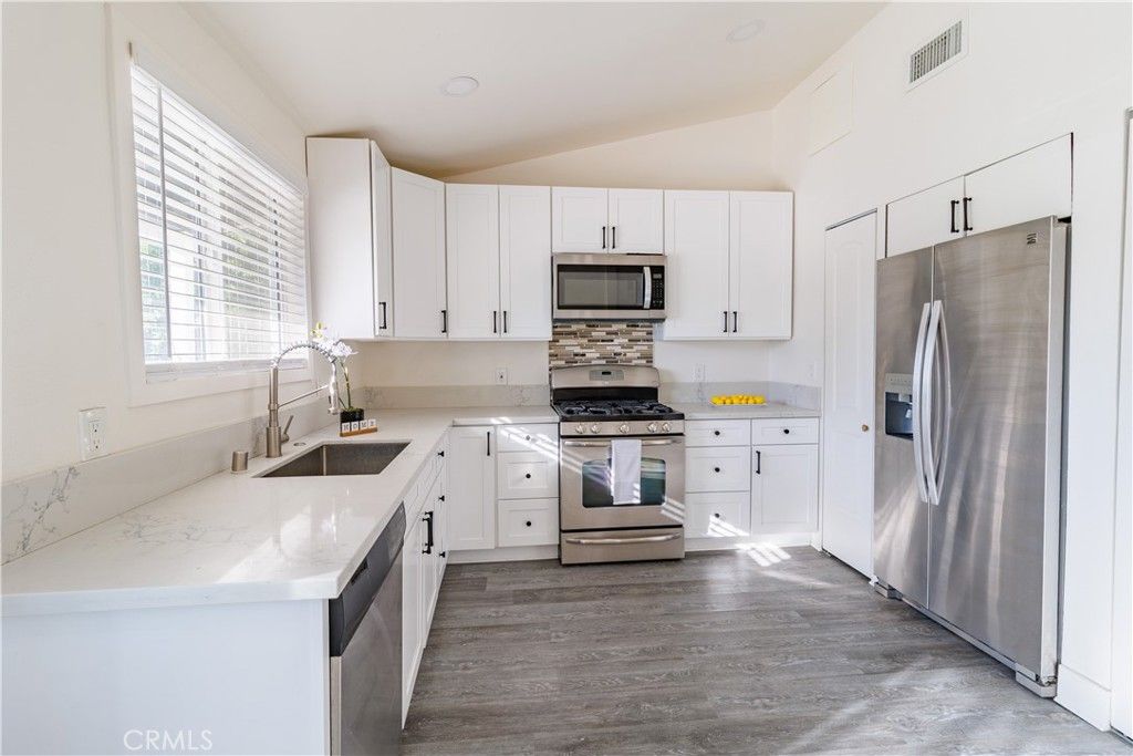 10532 Zelzah Ave, Granada Hills, CA 91344 — photo 2