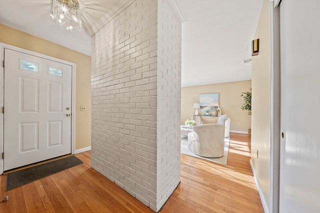 22 Walnut Knls, Canton, MA 02021