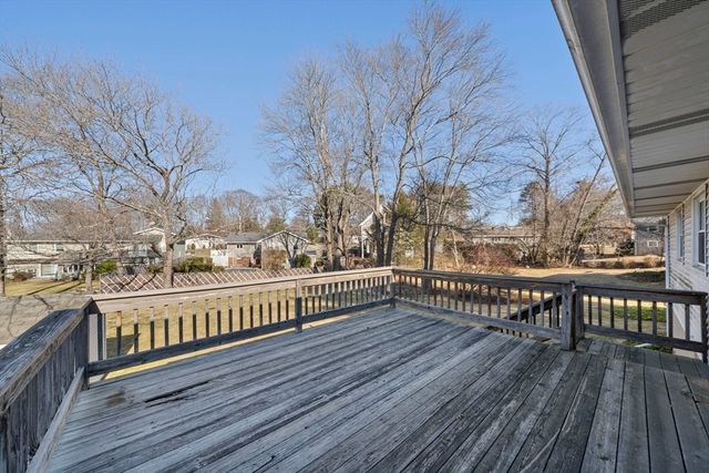 22 Walnut Knls, Canton, MA 02021