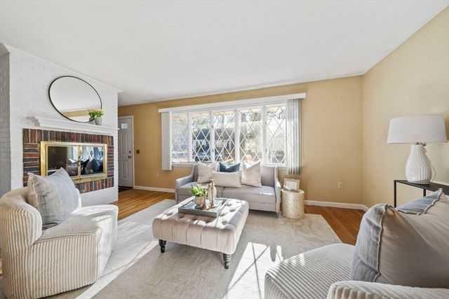 22 Walnut Knls, Canton, MA 02021