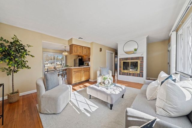 22 Walnut Knls, Canton, MA 02021