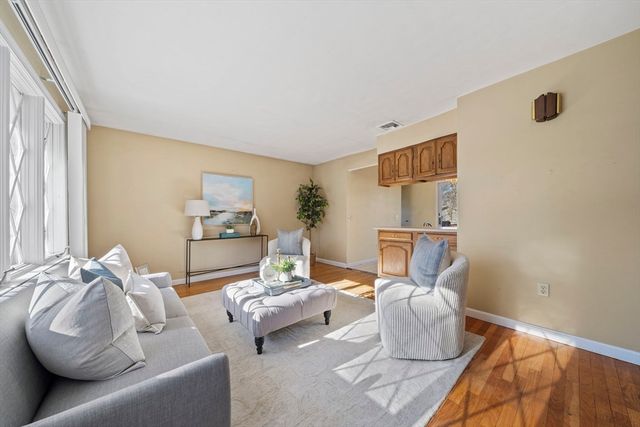 22 Walnut Knls, Canton, MA 02021