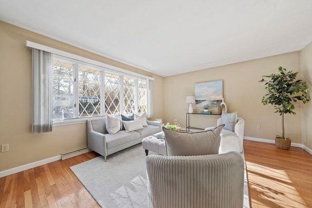 22 Walnut Knls, Canton, MA 02021