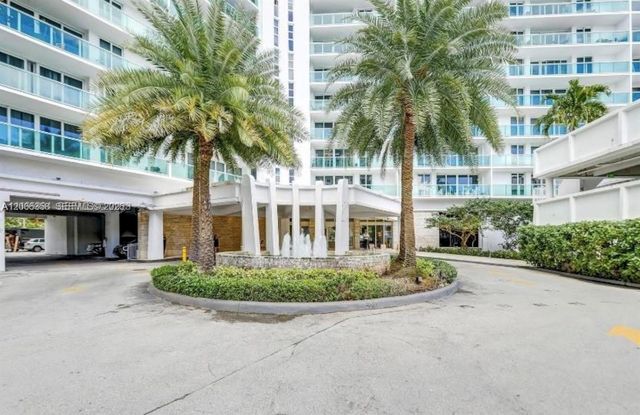 100 Bayview Drive PH31, Sunny Isles Beach, FL 33160