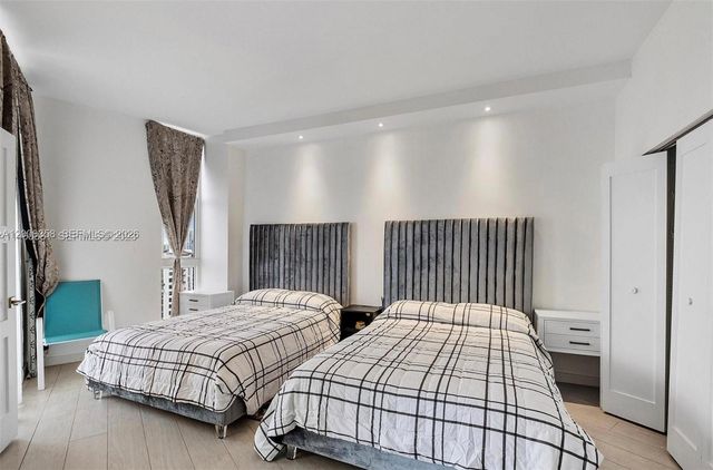 100 Bayview Drive PH31, Sunny Isles Beach, FL 33160