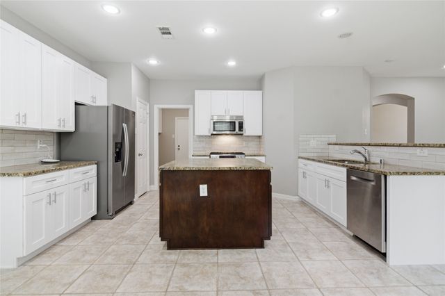 1411 Golf Club Drive, Lantana, TX 76226