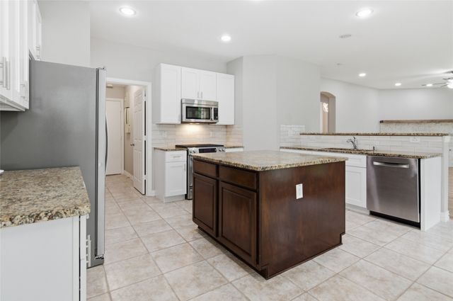 1411 Golf Club Drive, Lantana, TX 76226