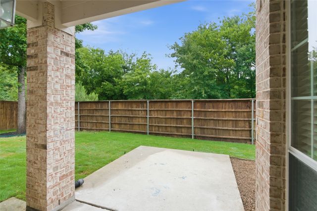 1411 Golf Club Drive, Lantana, TX 76226