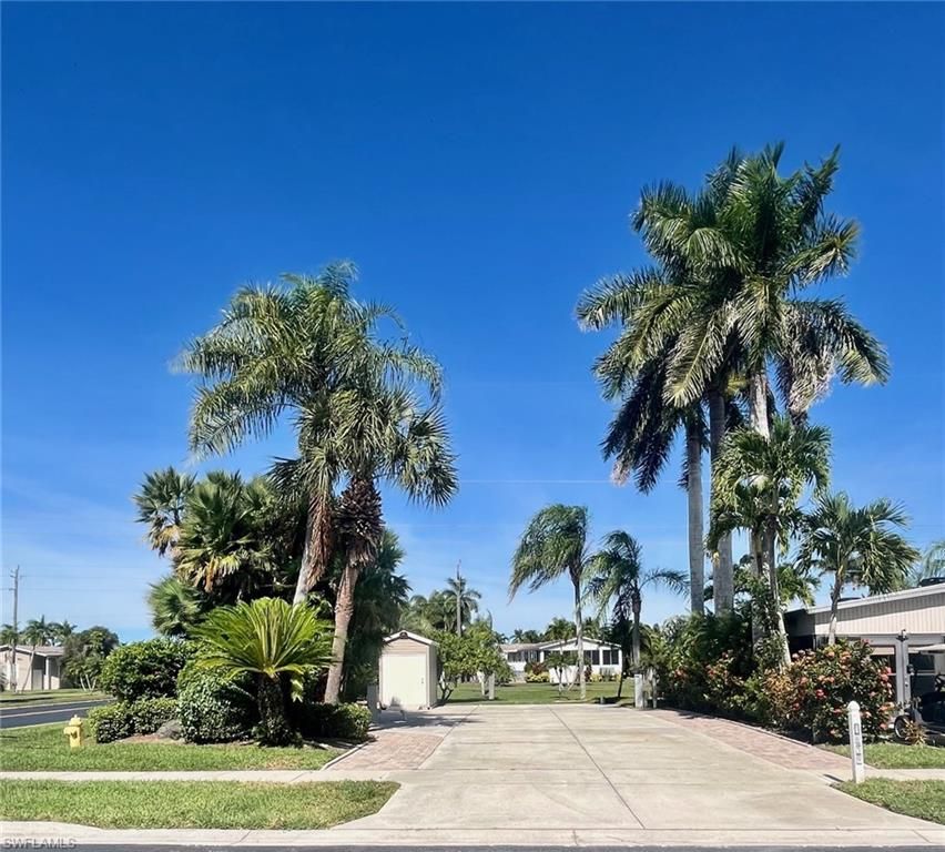 1659 Diamond Lake CIR, NAPLES, FL 34114 — exterior