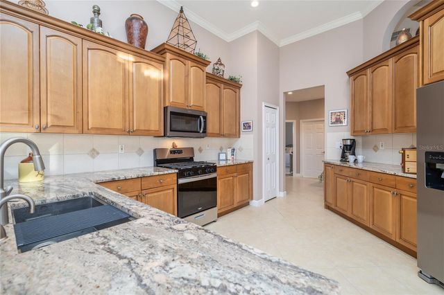 312 W LAKE VICTORIA CIRCLE, Deland, FL 32724