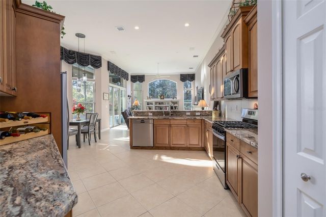 312 W LAKE VICTORIA CIRCLE, Deland, FL 32724