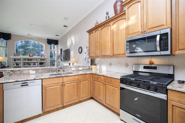 312 W LAKE VICTORIA CIRCLE, Deland, FL 32724