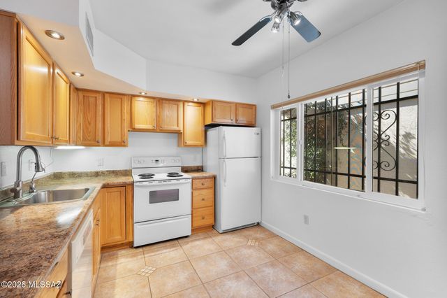 1018 Calle De La Temporada, Green Valley, AZ 85614