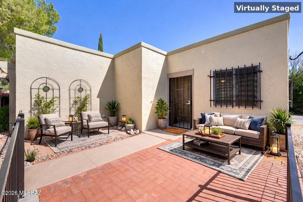 1018 Calle De La Temporada, Green Valley, AZ 85614