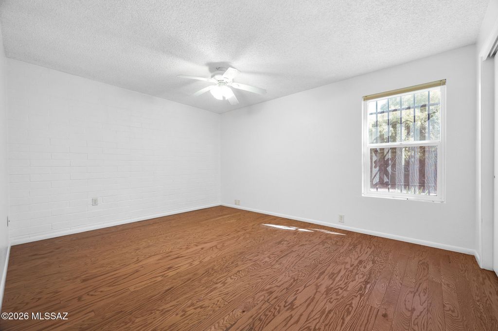 Image 11 of property listing at 1018 Calle De La Temporada, Green Valley, AZ 85614