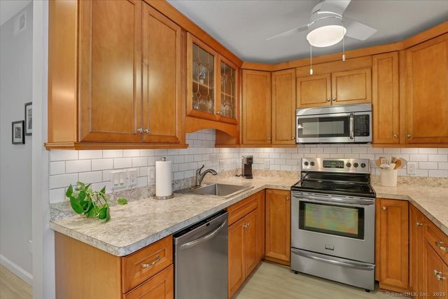 968 Heritage Village D, Southbury, CT 06488