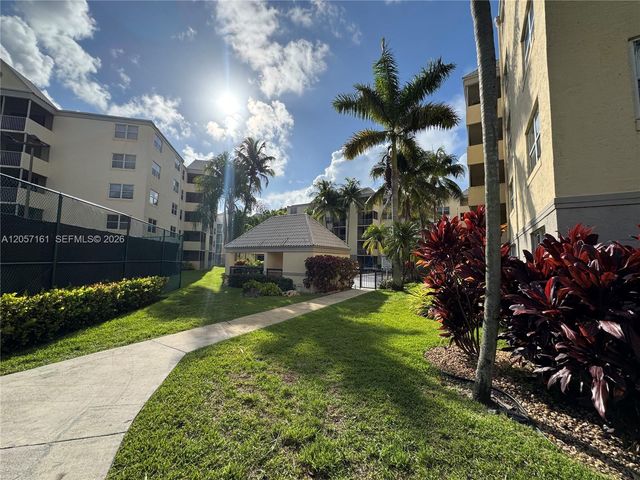 8205 Lake Dr 401, Doral, FL 33166