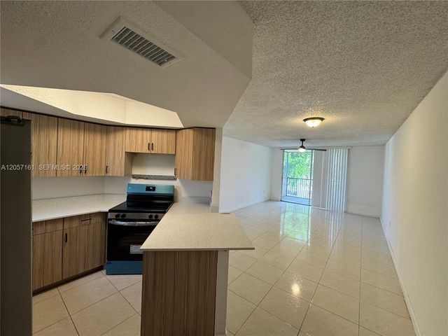 8205 Lake Dr 401, Doral, FL 33166