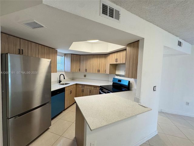 8205 Lake Dr 401, Doral, FL 33166