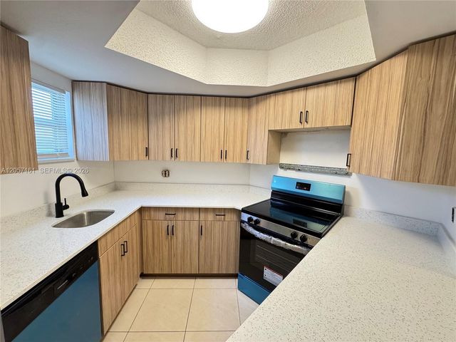 8205 Lake Dr 401, Doral, FL 33166