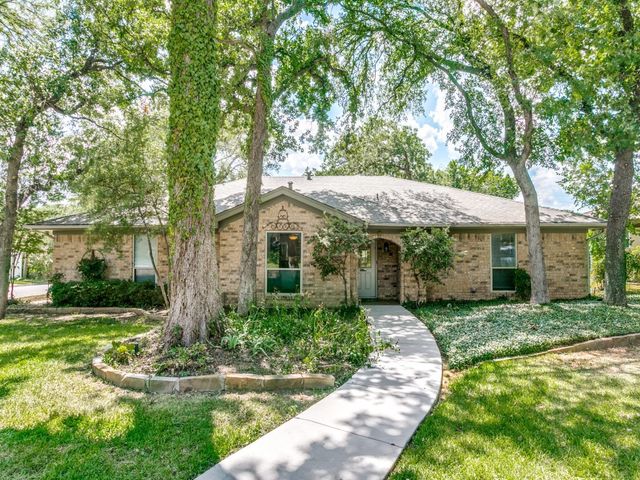 2201 Cambridge Drive, Hurst, TX 76054