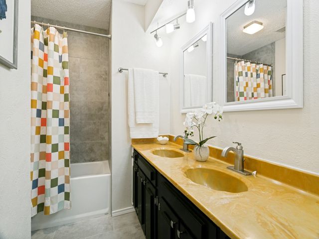 2201 Cambridge Drive, Hurst, TX 76054