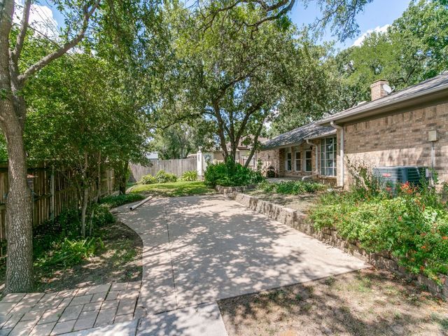 2201 Cambridge Drive, Hurst, TX 76054