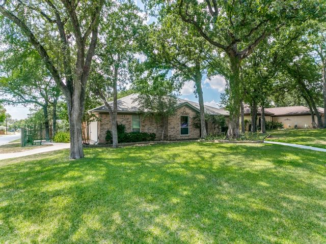 2201 Cambridge Drive, Hurst, TX 76054