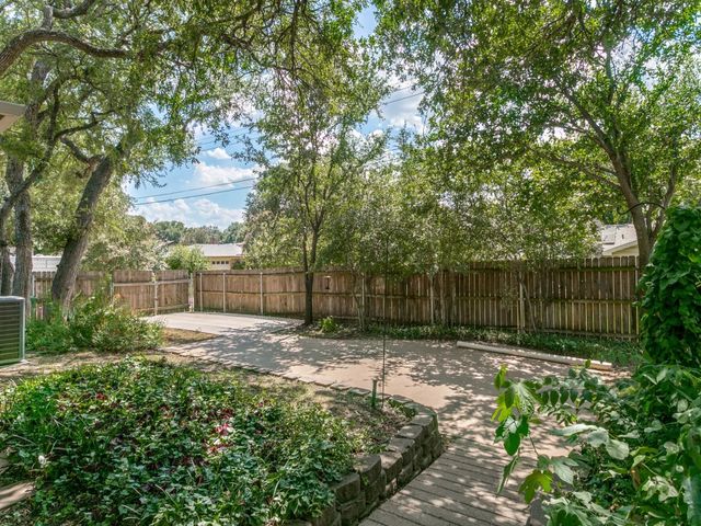 2201 Cambridge Drive, Hurst, TX 76054