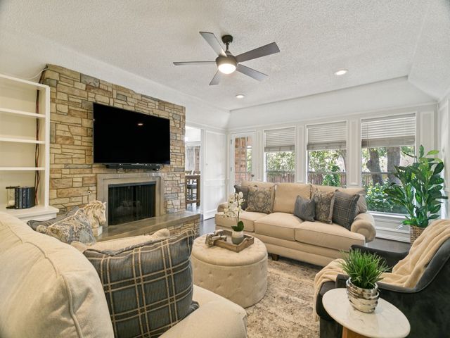 2201 Cambridge Drive, Hurst, TX 76054