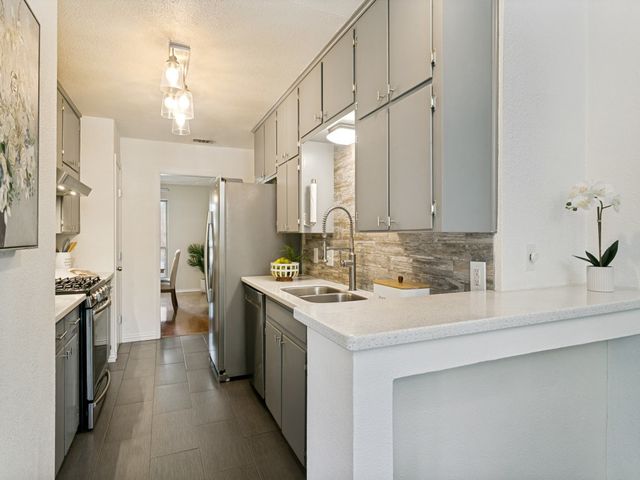 2201 Cambridge Drive, Hurst, TX 76054