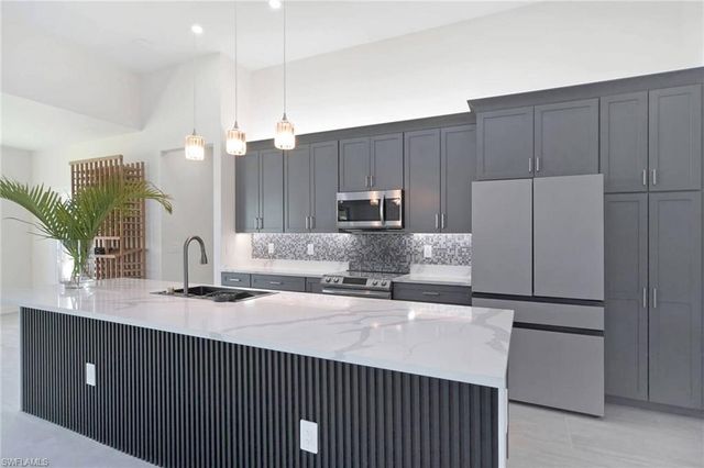 1426 SE 43rd TER, Cape Coral, FL 33904