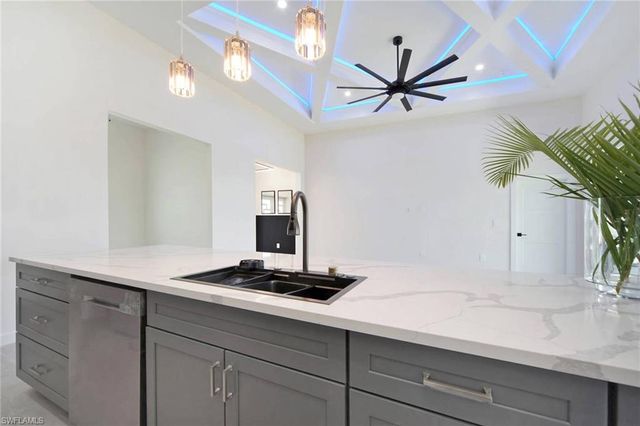 1426 SE 43rd TER, Cape Coral, FL 33904