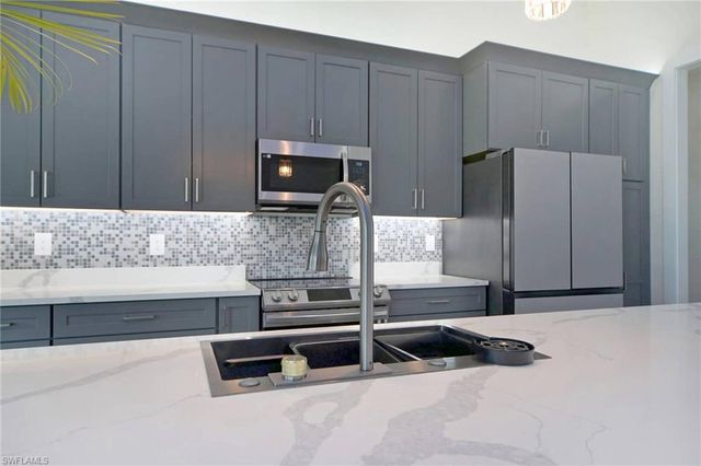 1426 SE 43rd TER, Cape Coral, FL 33904