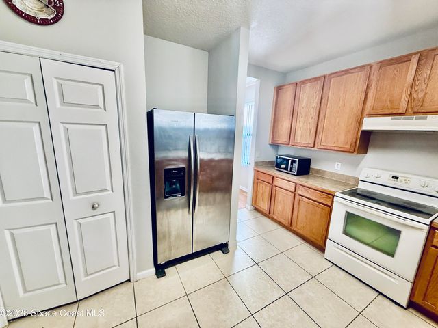 402 Breckenridge Circle SE, Palm Bay, FL 32909