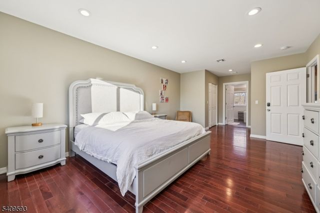 17 Maple Ave, Mahwah Twp., NJ 07430