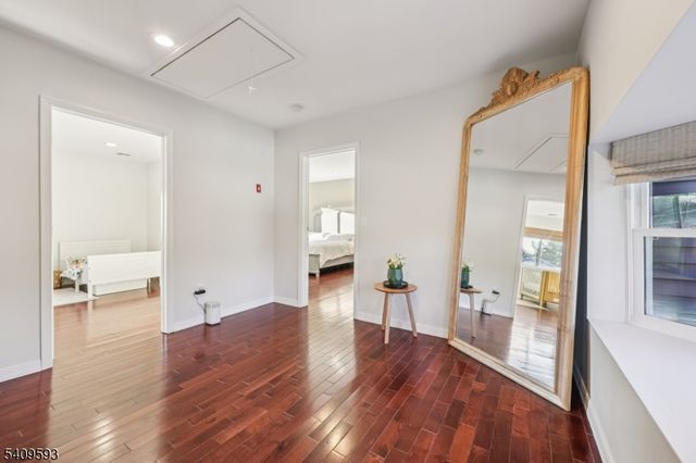 17 Maple Ave, Mahwah Twp., NJ 07430