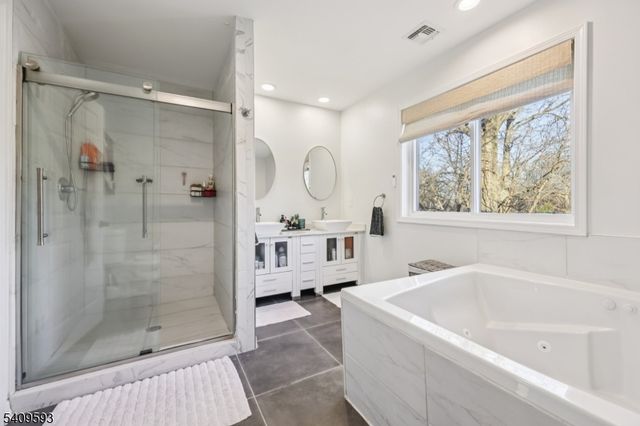 17 Maple Ave, Mahwah Twp., NJ 07430