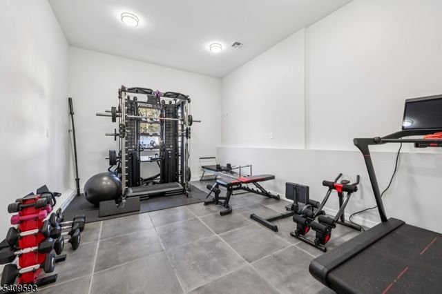 17 Maple Ave, Mahwah Twp., NJ 07430