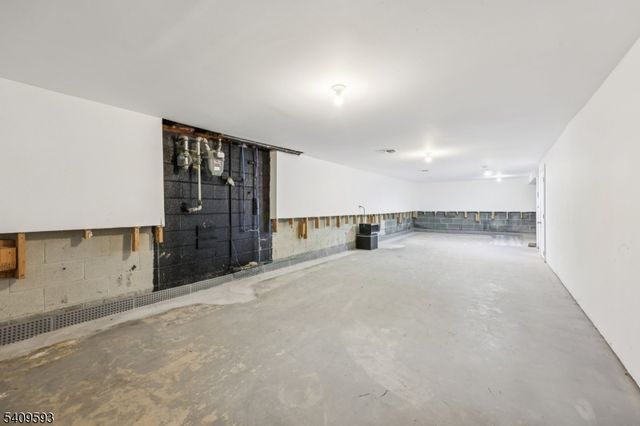 17 Maple Ave, Mahwah Twp., NJ 07430