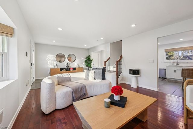 17 Maple Ave, Mahwah Twp., NJ 07430