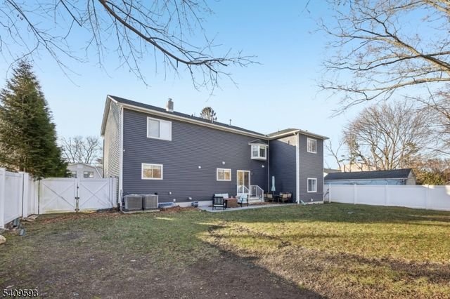 17 Maple Ave, Mahwah Twp., NJ 07430