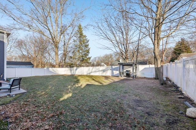 17 Maple Ave, Mahwah Twp., NJ 07430