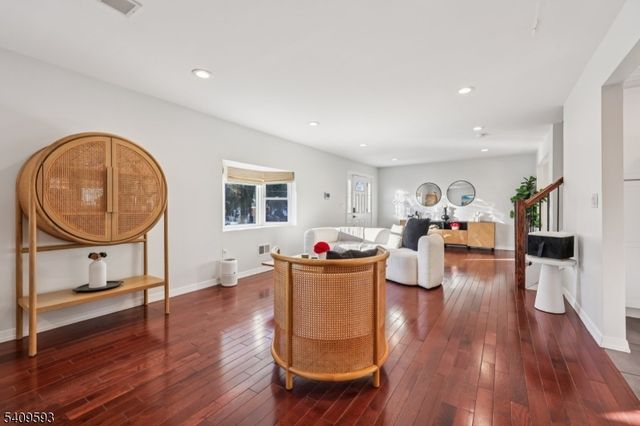 17 Maple Ave, Mahwah Twp., NJ 07430