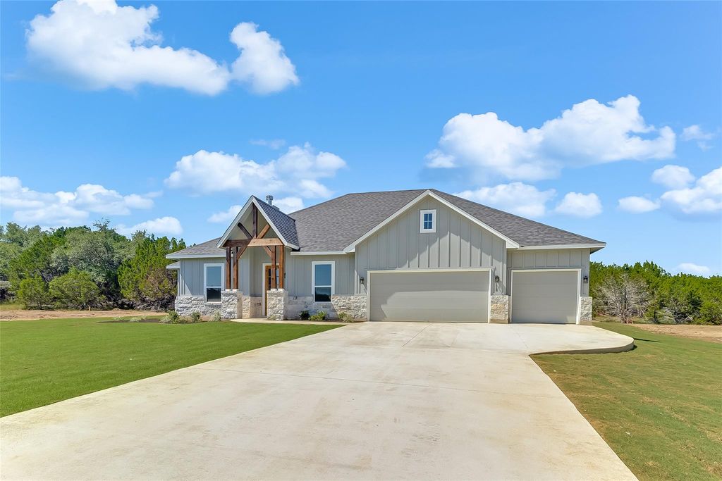 118 Rosebud Ranch RD, Bertram, TX 78605