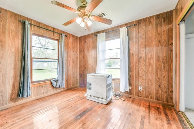 1220 Pecan Street, Clute, TX 77531